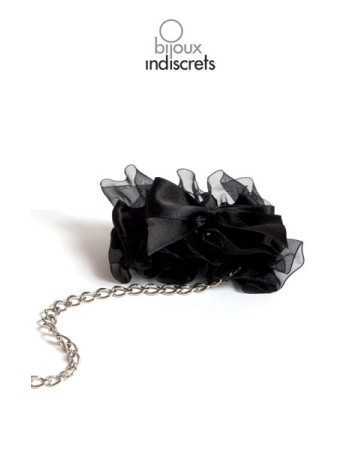 "Frou Frou7325oralove" does not have a specific meaning in French. However, "Menottes" translates to "handcuffs" in English.